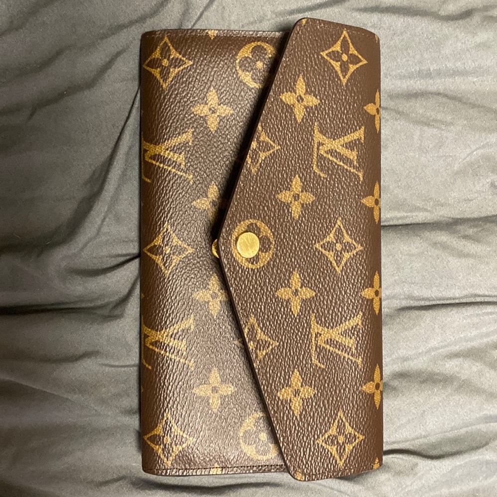 Like new- I have original box but no receipt- purchased online-100% authentic